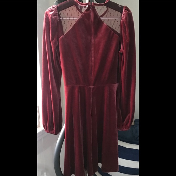 EXPRESS LACE INSET VELVET FIT AND FLARE DRESS - Picture 3 of 6